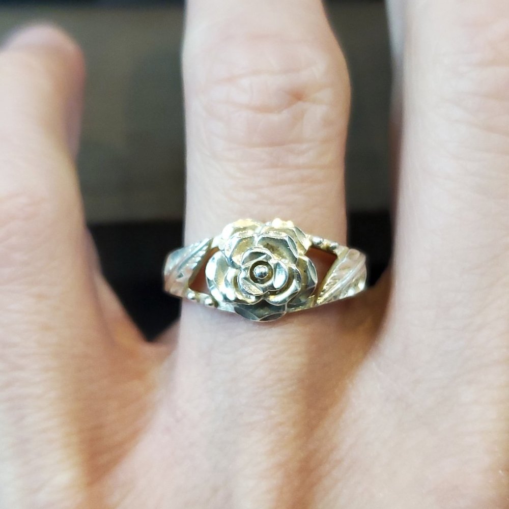 Size 7.25 925 Sterling Silver Beautiful Flower Nature Ring